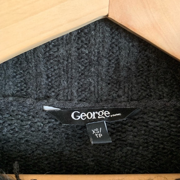 Grey cute knit sweater, size XS. Fits more like a s/m. - Picture 2 of 3